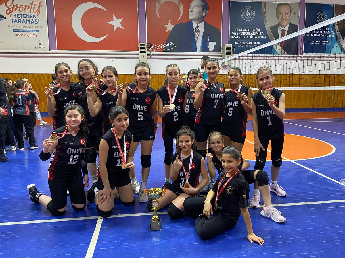 Atatürk Ortaokulu Küçük Kız Voleybol Takımı Ordu İl Birincisi Oldu