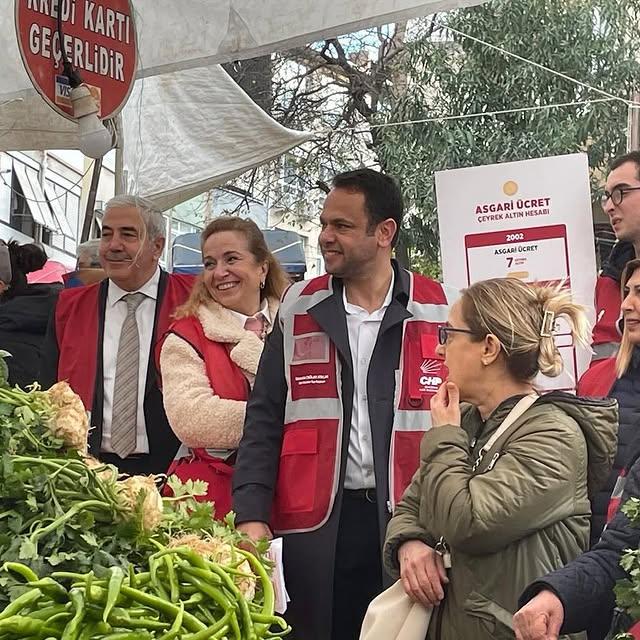 CHP Üsküdar İlçe Başkanlığı Ahmediye Pazarında Asgari Ücret Talebini Dile Getirdi