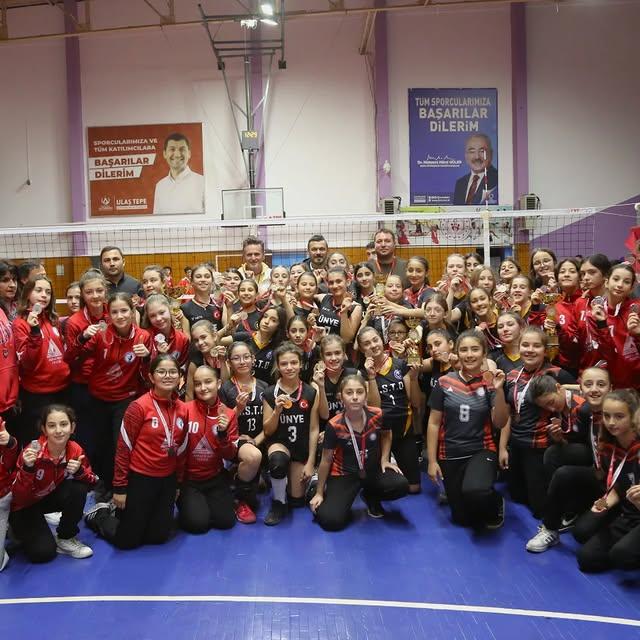 Voleybol Küçük Kızlar İl Birinciliği Tamamlandı