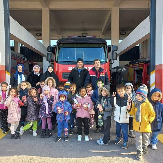 Yalova Belediyesi İtfaiye Müdürlüğü, Çocuklara Yangın Güvenliği Eğitimi Verdi