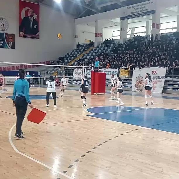 Yusuf Kenan Anadolu Lisesi ile Şehriban Günata Anadolu Lisesi Arasında Gerçekleşen Okul Sporlar Genç Kızlar Final Müsabakası