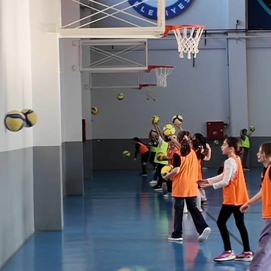 Yıldırım Belediyesi Spor Kulübü, Genç Yetenekleri Voleybol ile Eğitiyor