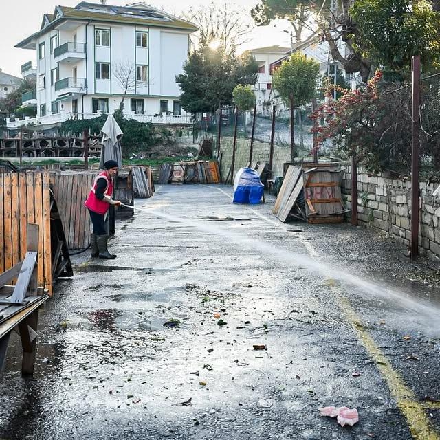 Adalar Belediyesi, Pazar Alanlarını Temizliyor