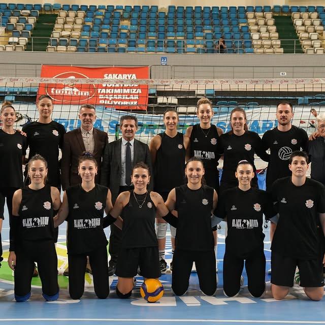 Serdivan Spor Salonu’nda Sakarya Voleybol SK Antrenman Ziyareti