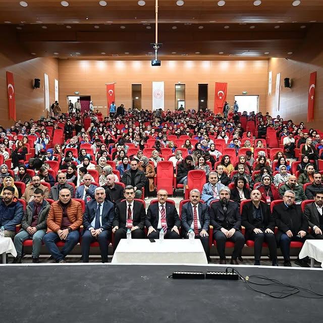 Malatya Valisi Seddar Yavuz, Gençlik ve Spor Bakanlığı Tarafından İnönü Üniversitesi'nde Gerçekleştirilen Gençlik Politika Belgesi Vizyon Çalıştayı'na Katıldı