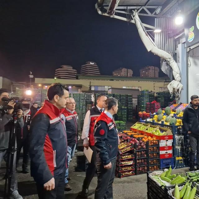 Ataşehir'deki Anadolu Yakası Meyve Sebze Hali Denetimlerden Geçti