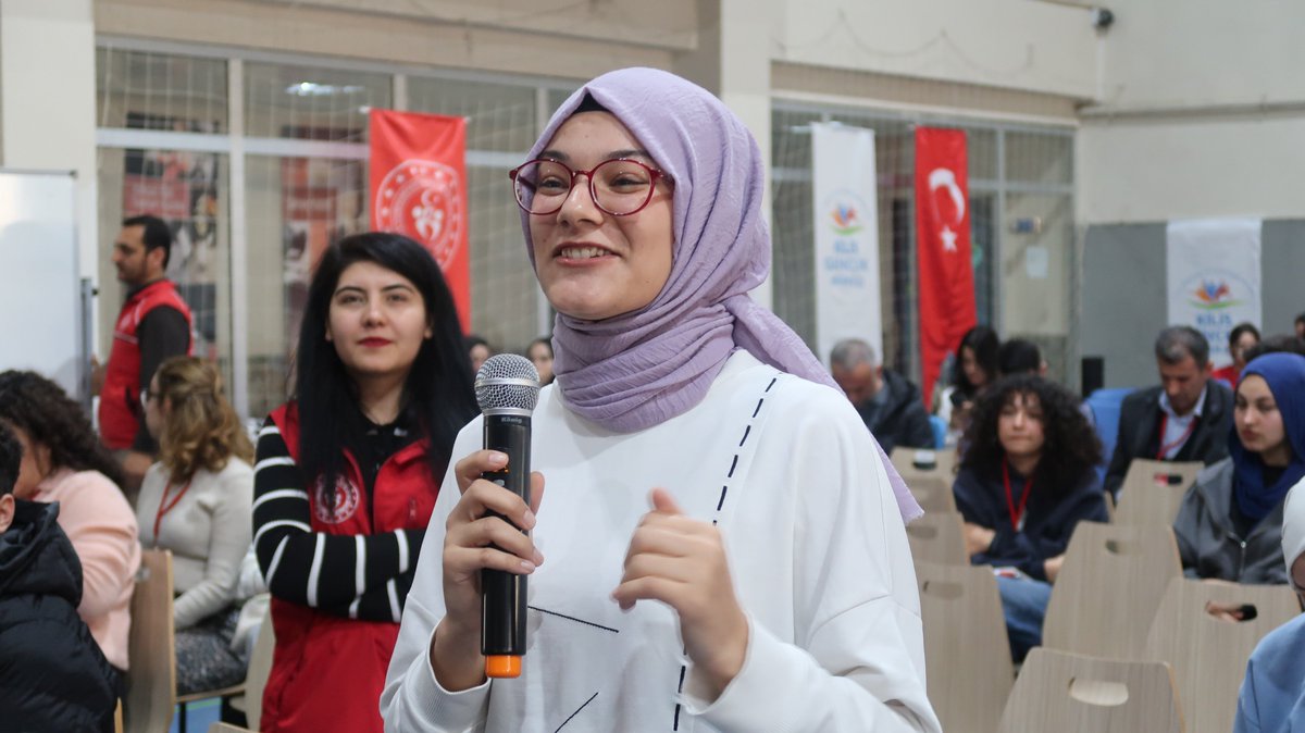 Kilis Gençlik Merkezi'nde Gerçekleştirilen Çalıştay: Gençlerin Geleceğe Dair Fikirlerini Paylaşma Platformu