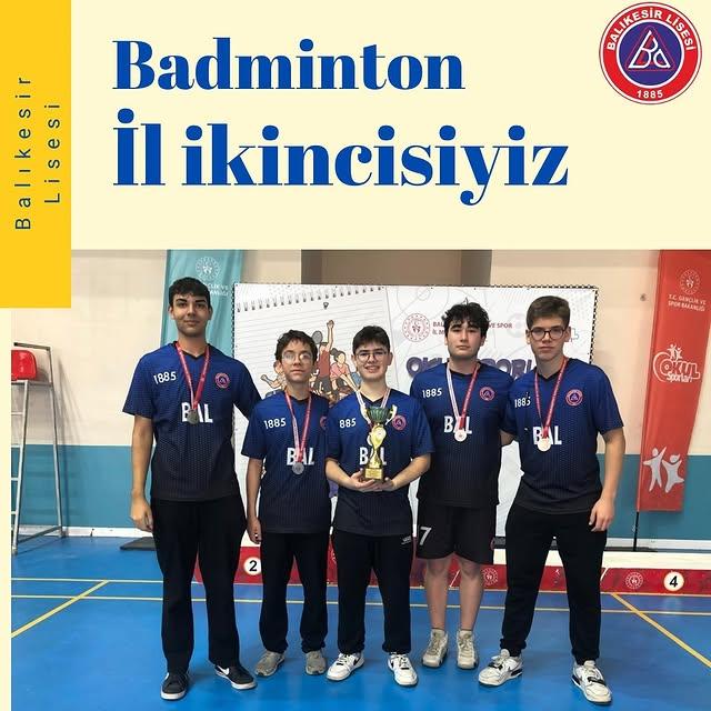 Karesi'deki bir okulun erkek badminton takımı önemli bir başarıya imza attı!