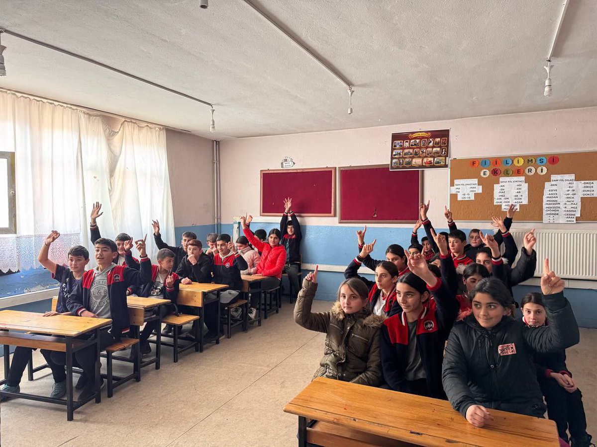 Kars Doğa Koruma ve Parklar Müdürlüğü, Yolaçan Cumhuriyet Ortaokulu'nda doğa koruma eğitimi düzenledi