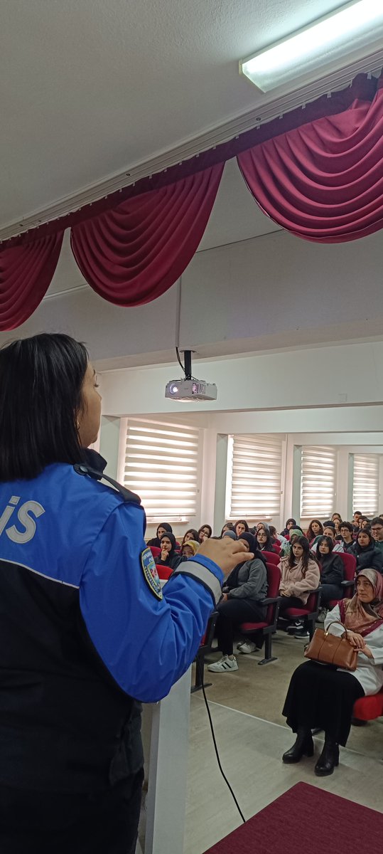 Iğdır Emniyet Müdürlüğü, 125 Yıl Anadolu Lisesi'nde Öğrencileri Bilgilendirdi