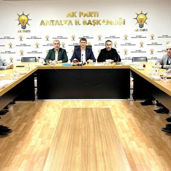 AK Parti İlçe Başkanları Toplantısı Antalya'da Gerçekleştirildi