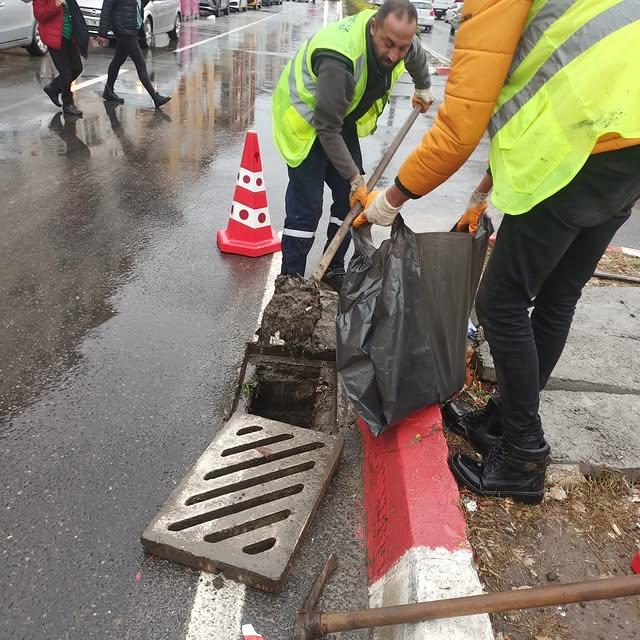 Lüleburgaz'da Yağmur Suyu Hatlarının Temizliği Devam Ediyor