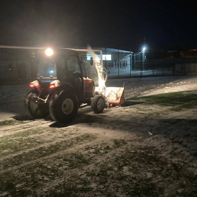 Amatör Futbol Karşılaşmaları Öncesi Kar Temizleme Çalışmaları Sürüyor