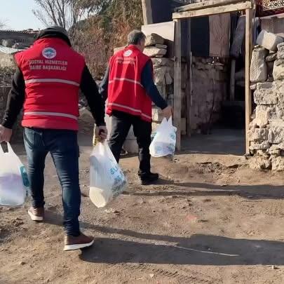 Kayseri Büyükşehir Belediyesi Zorluklarla Mücadele Eden Bir Aileyi Ziyaret Etti