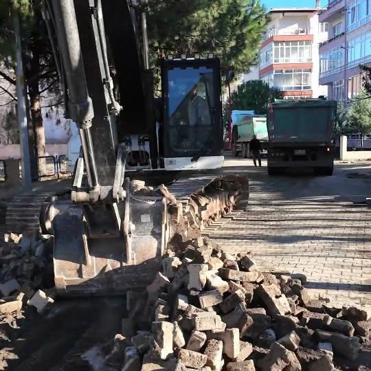 Süleymanpaşa Belediyesi Taş Yolların Bakımına Ağırlık Veriyor