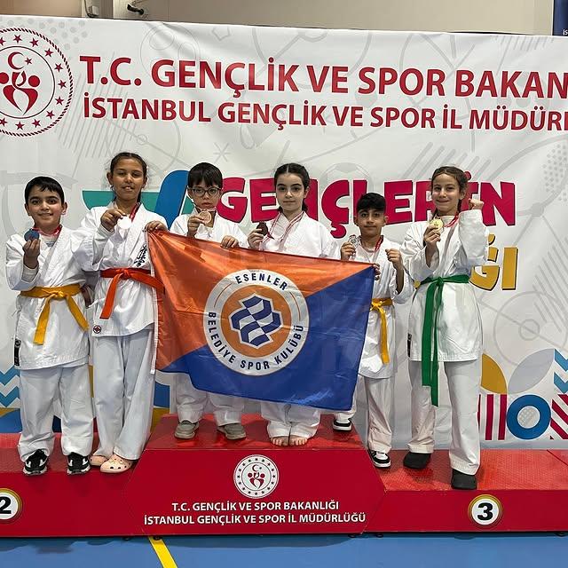 Esenler Belediye Spor Kulübü Karate Branşında Büyük Başarıya İmza Attı