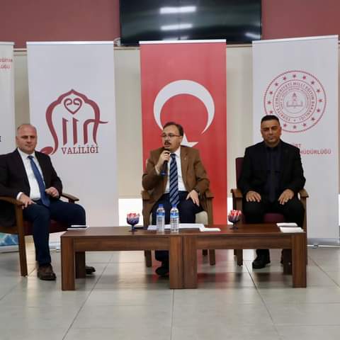 Siirt Valisi Dr. Kemal Kızılkaya, Şehir ve Kültür Akademisi'nin Açılışında Öğretmenlerle Bir Araya Geldi